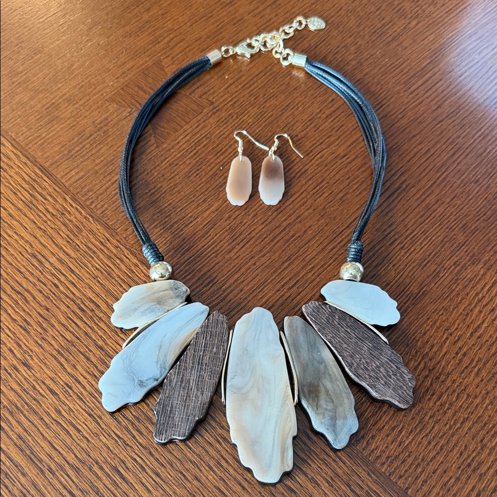 Chic Multi-Tone Necklace and Earring Set